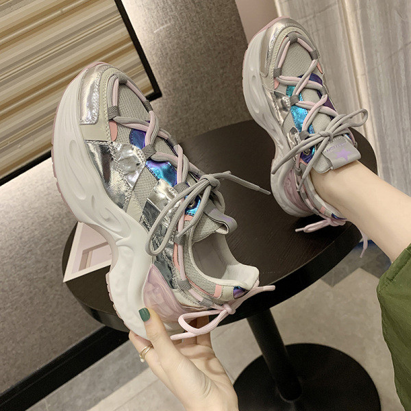 Praegused naiste kevad-sügis krobelise tallaga tossud