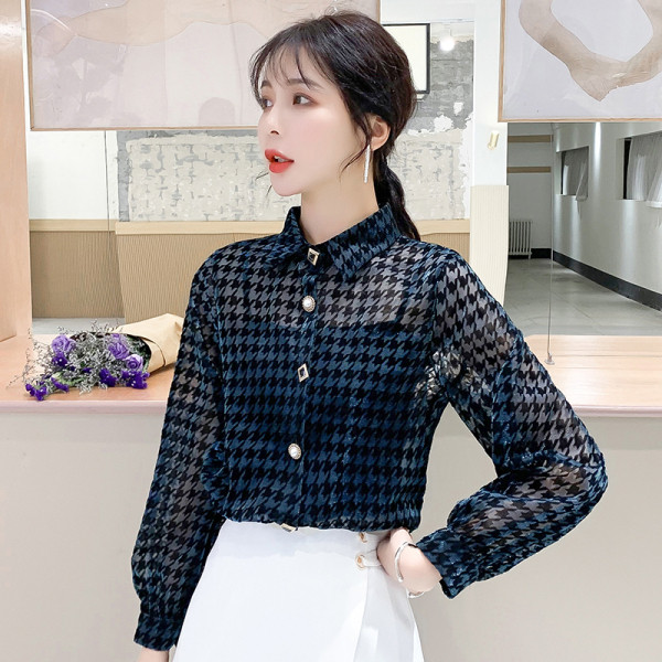 Új modell női ing gombokkal, klasszikus gallérral és hosszú ujjal