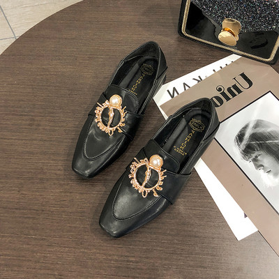 Stiilsed naiste mokassiinid, mis on valmistatud ökonahast metallist kaunistusega