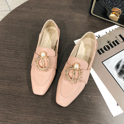 Stiilsed naiste mokassiinid, mis on valmistatud ökonahast metallist kaunistusega