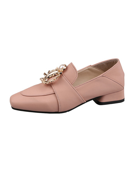 Stiilsed naiste mokassiinid, mis on valmistatud ökonahast metallist kaunistusega