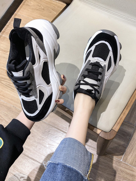 Alkalmi női tornacipő textilből, durva talppal