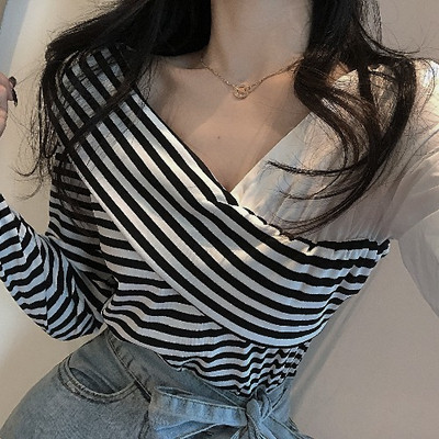 Modern női blúz V-nyakkal