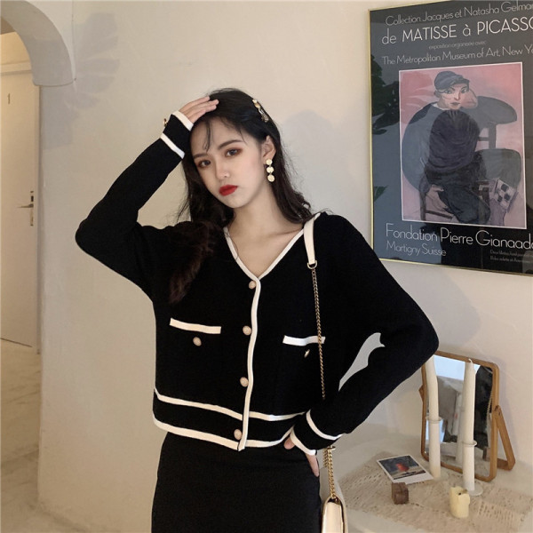 Proljetni ženski prsluk s džepovima i špic izrezom