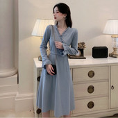 Ретро дамска рокля с шпиц деколте и къдри