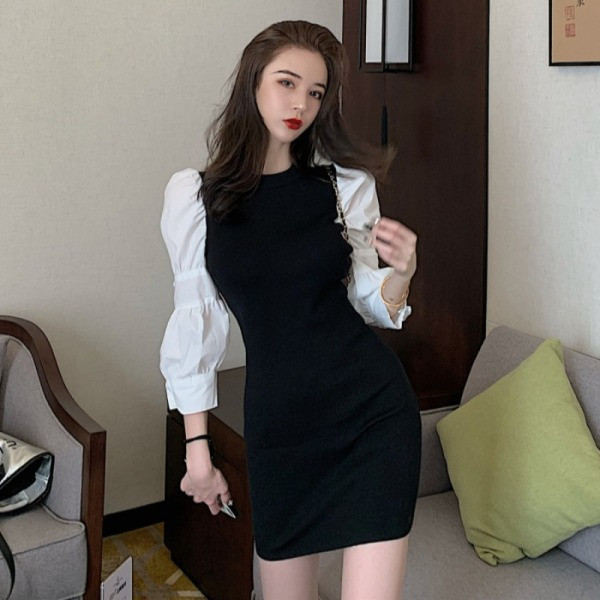 Fekete női ruha fehér puffos ujjakkal