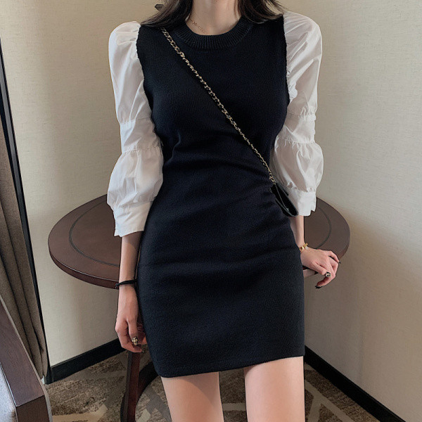 Fekete női ruha fehér puffos ujjakkal