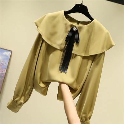 Naiste stiilne ovaalse dekoltee ja pikkade varrukatega särk