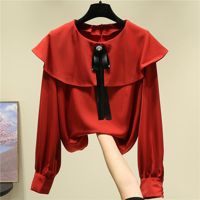 Naiste stiilne ovaalse dekoltee ja pikkade varrukatega särk