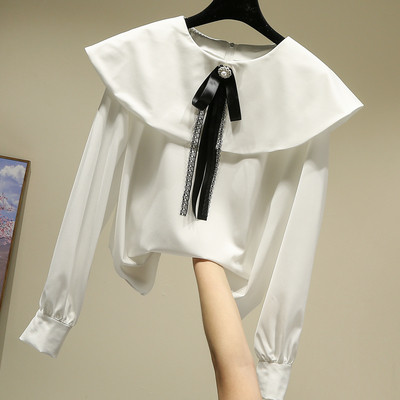 Naiste stiilne ovaalse dekoltee ja pikkade varrukatega särk