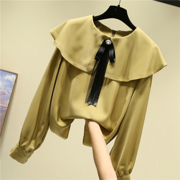 Naiste stiilne ovaalse dekoltee ja pikkade varrukatega särk