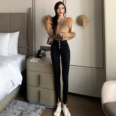 Lühike spitsikaelusega naiste kampsun – lai mudel