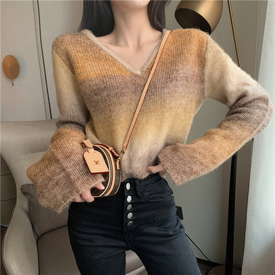 Lühike spitsikaelusega naiste kampsun – lai mudel