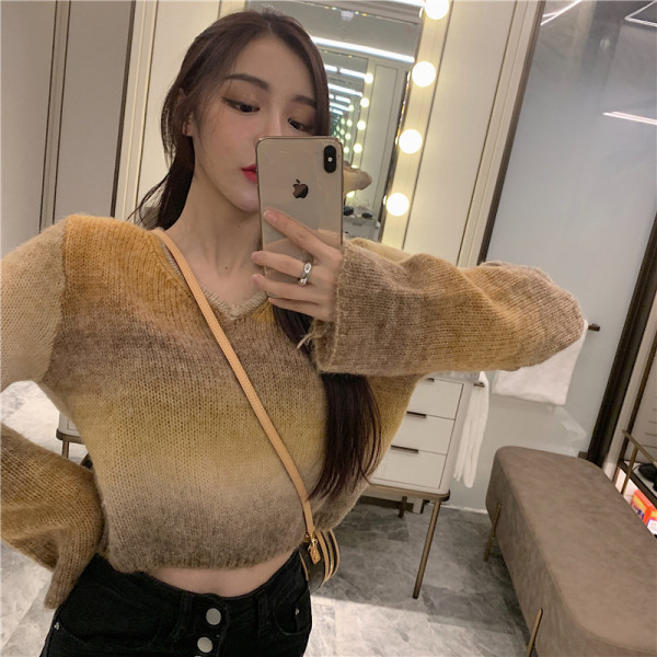 Lühike spitsikaelusega naiste kampsun – lai mudel