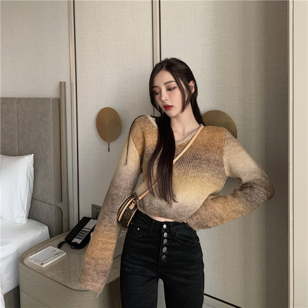 Lühike spitsikaelusega naiste kampsun – lai mudel