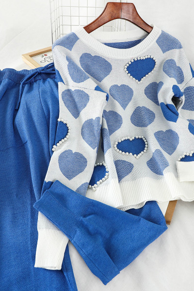 Naujo modelio megztas moteriškas dviejų dalių komplektas - palaidinė su širdelėmis ir perlais bei kelnės elastingu juosmeniu