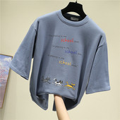 Lai naiste t-särk tikandite ja aplikatsioonidega