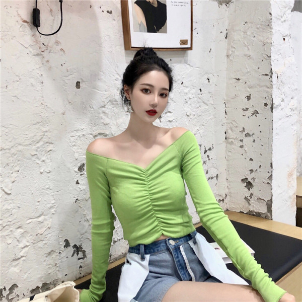 Testreszabott női blúz ejtett ujjakkal, elöl ráncolt