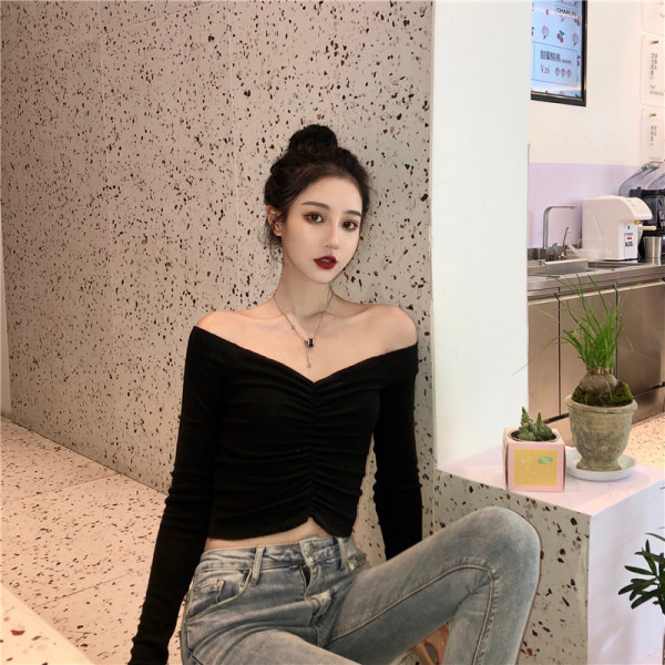 Testreszabott női blúz ejtett ujjakkal, elöl ráncolt