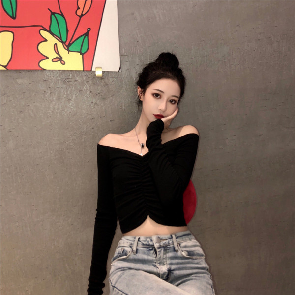 Testreszabott női blúz ejtett ujjakkal, elöl ráncolt