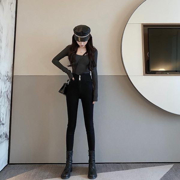 Testhezálló fekete női farmer, magas derékkal