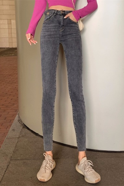 Liibuvad hallid kõrge vöökohaga naiste teksad