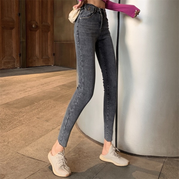 Liibuvad hallid kõrge vöökohaga naiste teksad