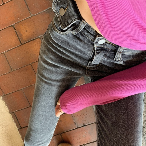 Liibuvad hallid kõrge vöökohaga naiste teksad