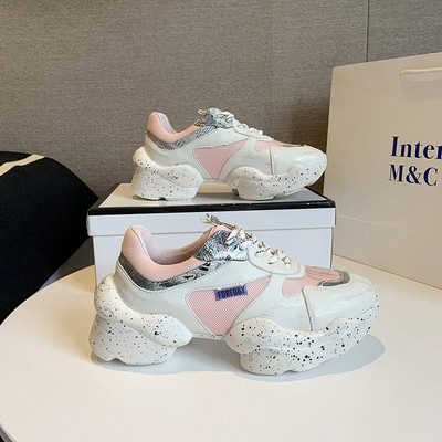 Uued moodsad krobelise talla ja paeltega naiste tossud