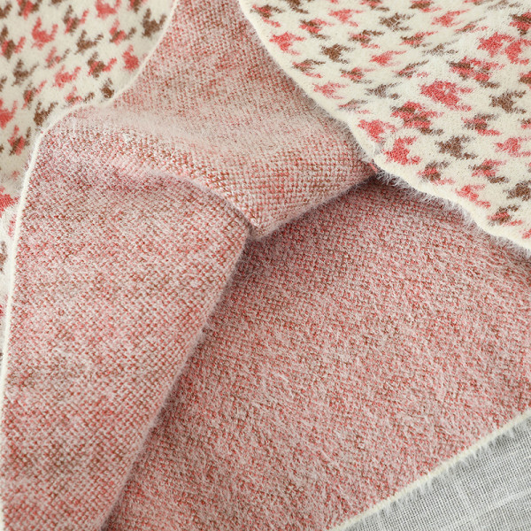 Vastag puha női ruha magas gallérral és rövid ujjal