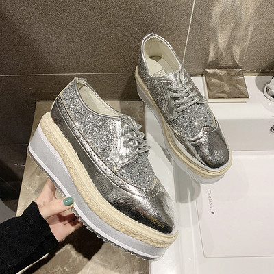 Särava efektiga ja paeltega naiste vabaaja platvormkingad