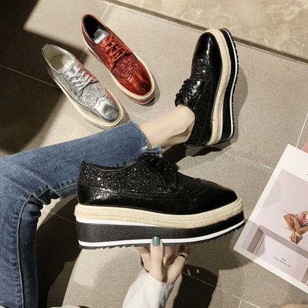 Särava efektiga ja paeltega naiste vabaaja platvormkingad