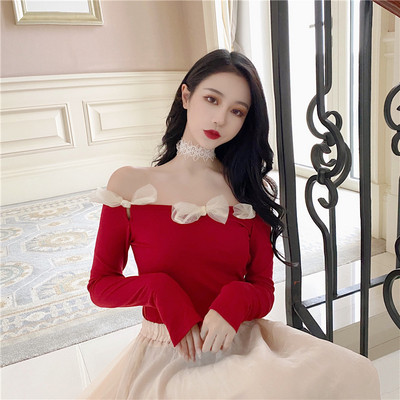 Allakäinud varrukatega ja tüllpaeltega naiste pluus