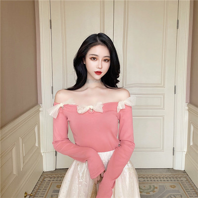 Allakäinud varrukatega ja tüllpaeltega naiste pluus