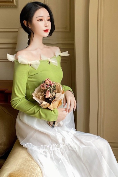 Allakäinud varrukatega ja tüllpaeltega naiste pluus