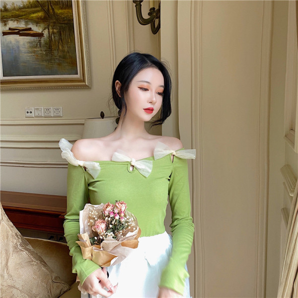 Allakäinud varrukatega ja tüllpaeltega naiste pluus