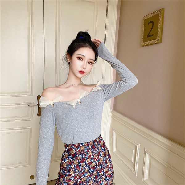 Allakäinud varrukatega ja tüllpaeltega naiste pluus