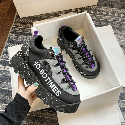 Aktuális női tornacipő fűzős, lapos talppal