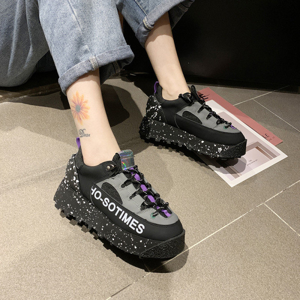 Aktuális női tornacipő fűzős, lapos talppal