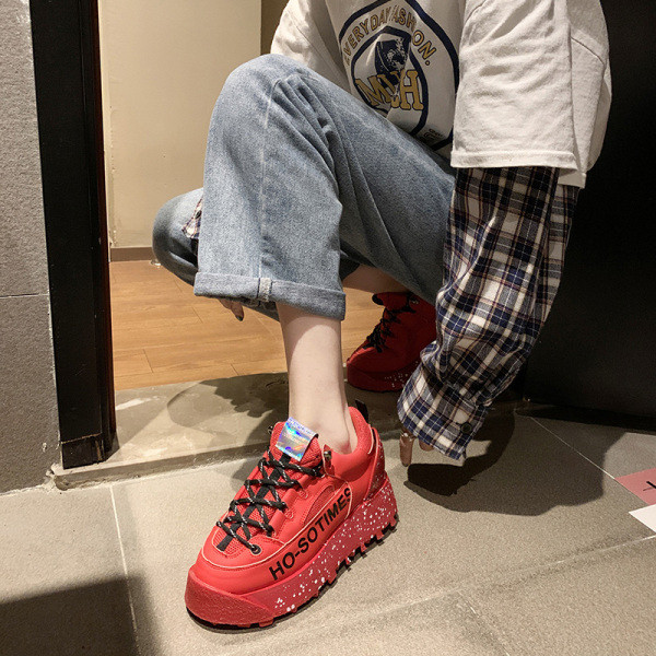 Aktuális női tornacipő fűzős, lapos talppal