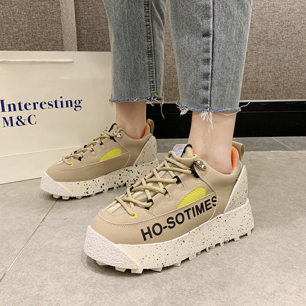 Aktuális női tornacipő fűzős, lapos talppal