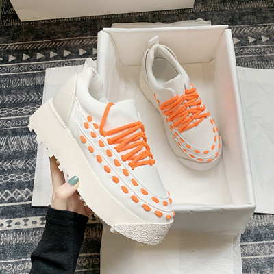 Alkalmi női tornacipő fűzővel és magas talppal