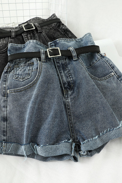 Alkalmi rövidnadrág széles modell magas derékkal és zsebekkel