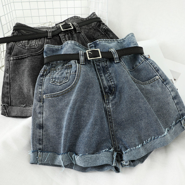 Alkalmi rövidnadrág széles modell magas derékkal és zsebekkel