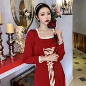 Pikk naiste retrokleit kandilise dekoltee ja lipsudega