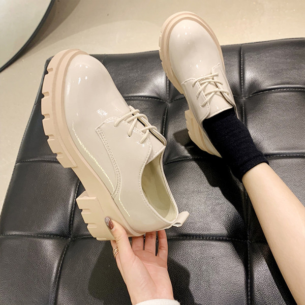 Eko bőrből készült, fűzős, durva talpú szabadidő cipő új modellje