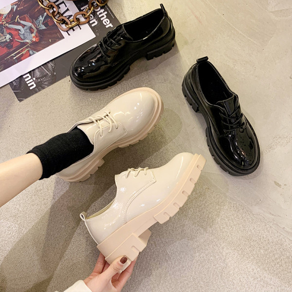 Eko bőrből készült, fűzős, durva talpú szabadidő cipő új modellje