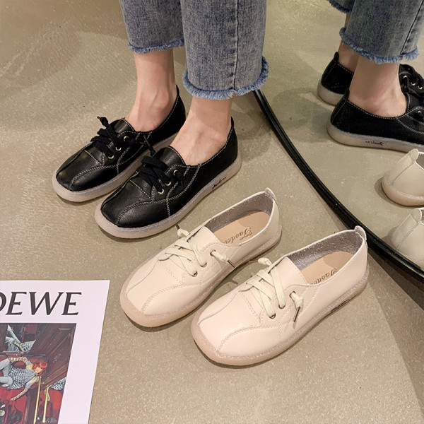 Naiste vabaaja mokassiinid paelte ja madala tallaga