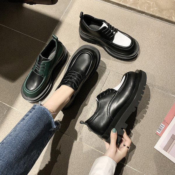 Női alkalmi cipő műbőrből fűzős, durva talpú