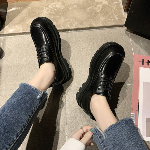 Női alkalmi cipő műbőrből fűzős, durva talpú